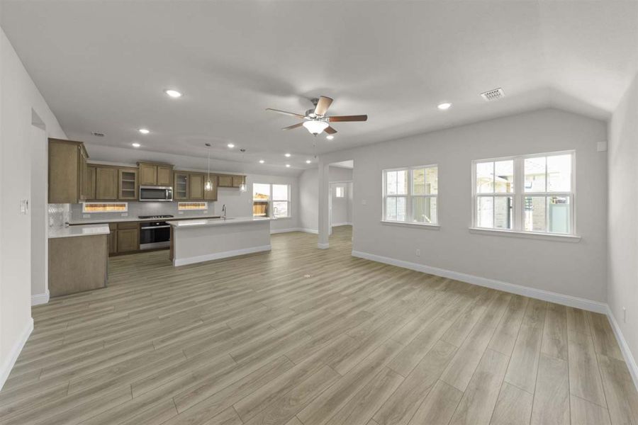 Representative unfurnished interior of a home built from the Harwood by Pacesetter Homes in Elevon, Lavon (Image 10).