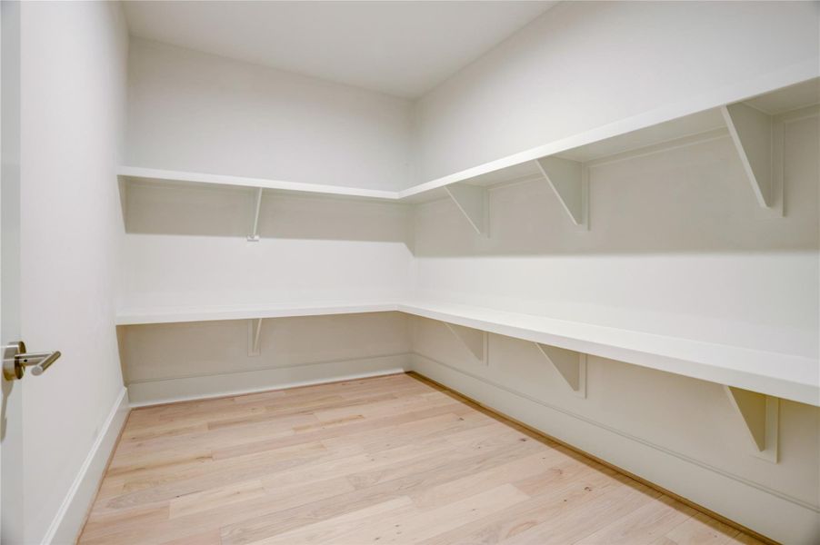 Spacious, unfurnished interior of a new home in , Houston (Image 30).