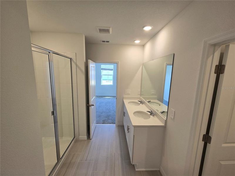 Spacious, unfurnished interior of a new home in Magnolia Bay - Classic Series, Nokomis (Image 11).