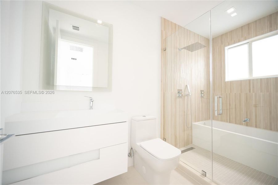 Furnished interior view inside a new home in , Doral (Image 10).