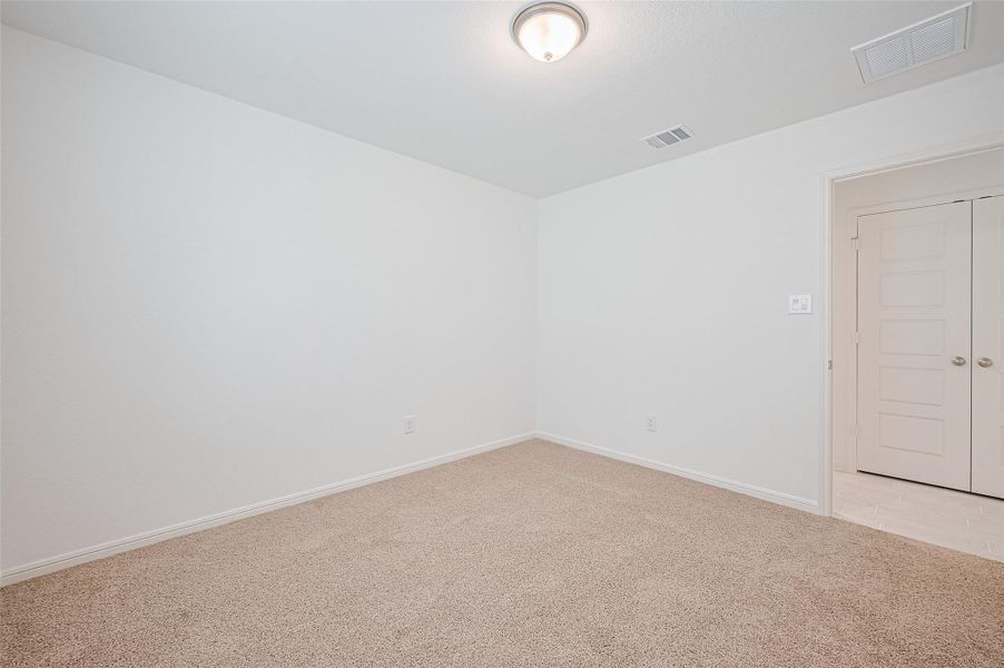 Spacious, unfurnished interior of a new home in Lago Mar, Texas City (Image 34).