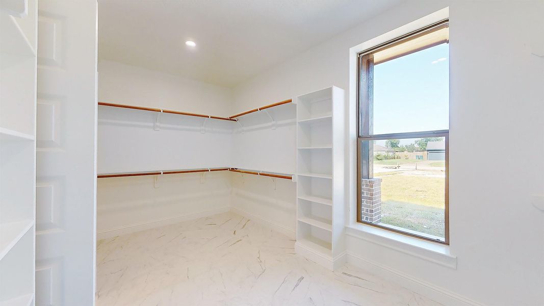 Spacious, unfurnished interior of a new home in , Beaumont (Image 20).