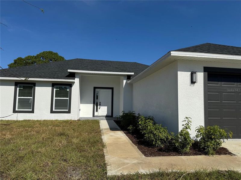 Exterior details and patio area of a home in , Palm Bay (Image 1).