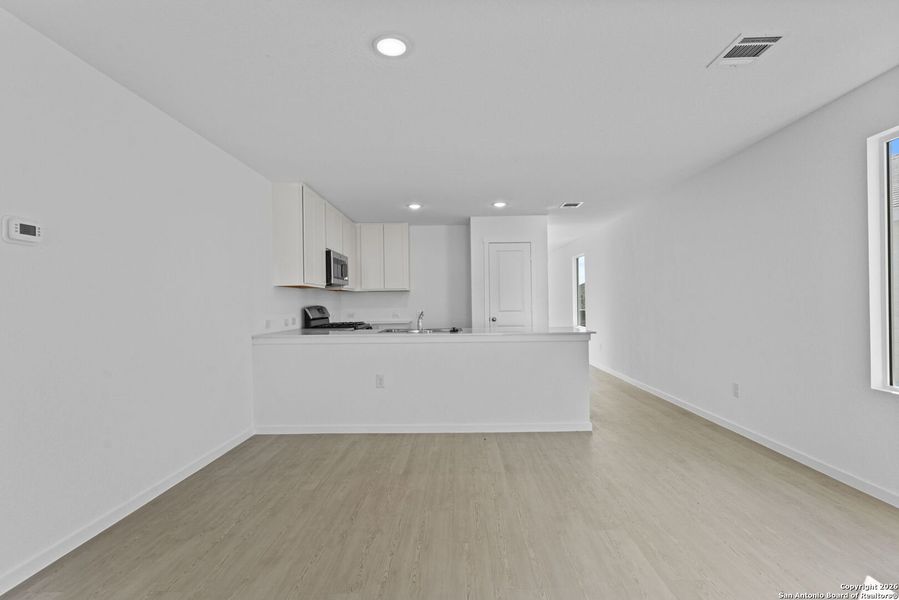 Spacious, unfurnished interior of a new home in , New Braunfels (Image 18).