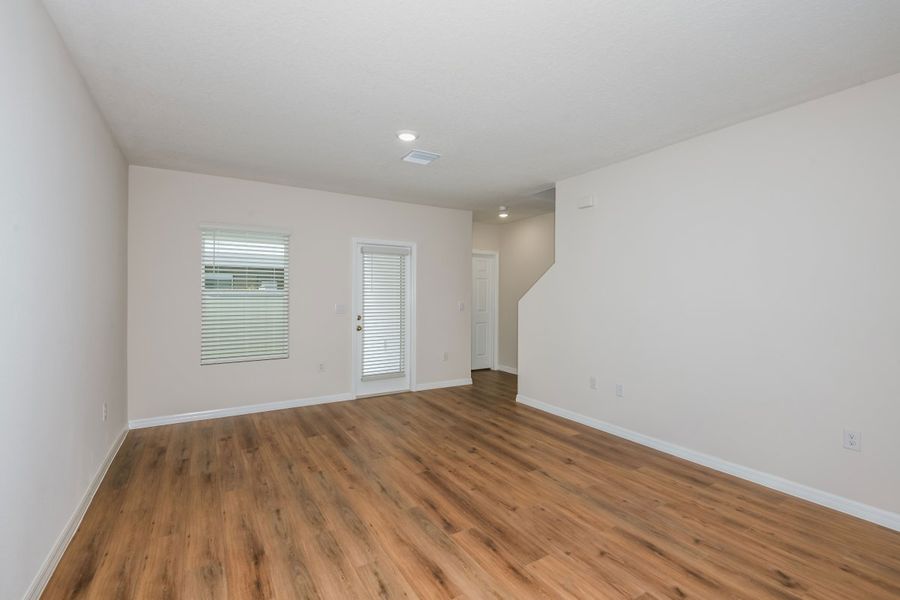 Spacious, unfurnished interior of a new home in Pasadena Woods, Dade City (Image 12).