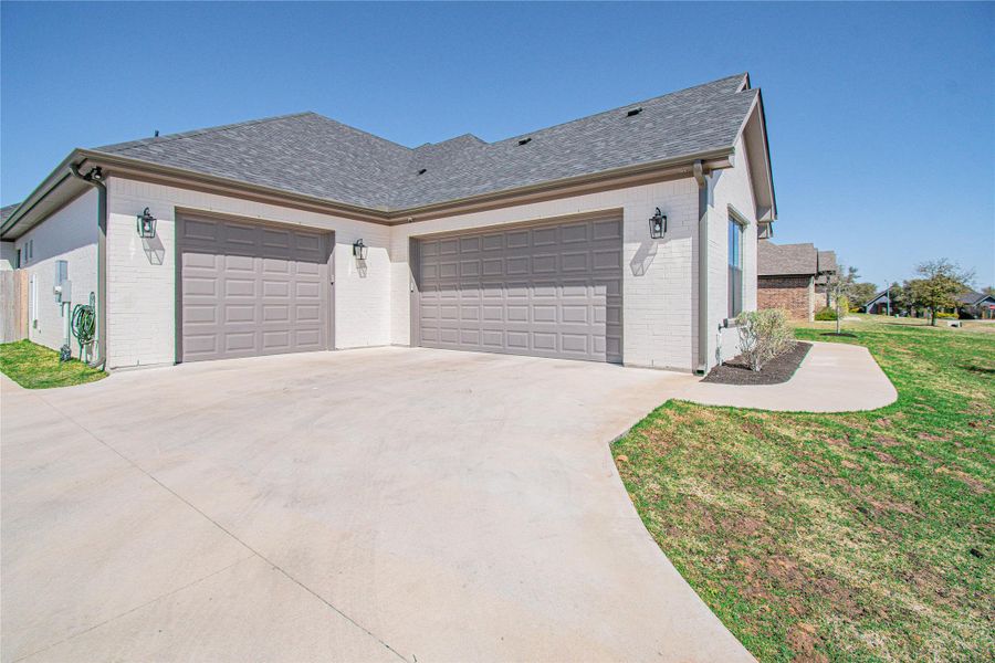 Front exterior of a new home in , Belton, TX, highlighting curb appeal (Image 1). Front exterior of a new home in , Belton, TX, highlighting curb appeal (Image 1).