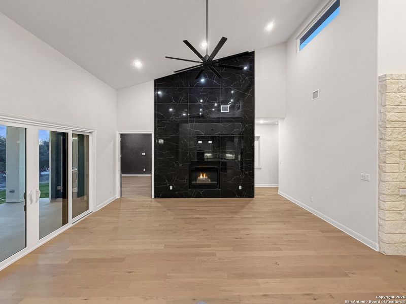 Spacious, unfurnished interior of a new home in , Bulverde (Image 39).