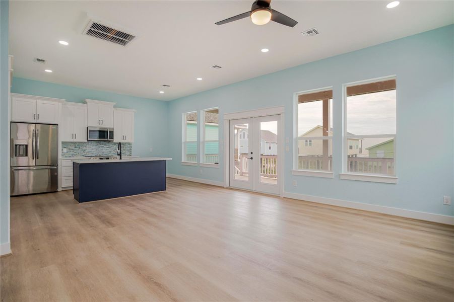 Ceiling fan, lots of windows and modern new appliances. Flooring is beautiful and easy care.