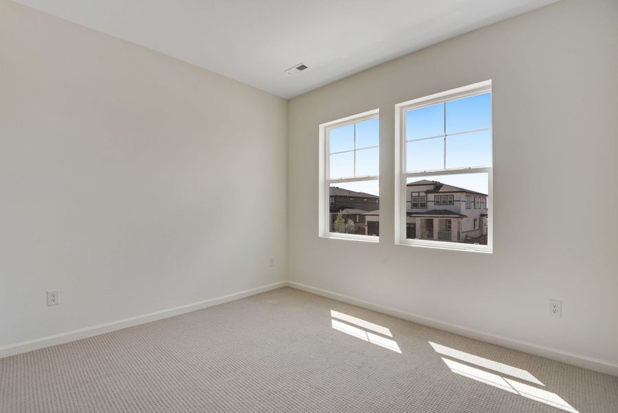 Spacious, unfurnished interior of a new home in The Aurora Highlands, Aurora (Image 37).