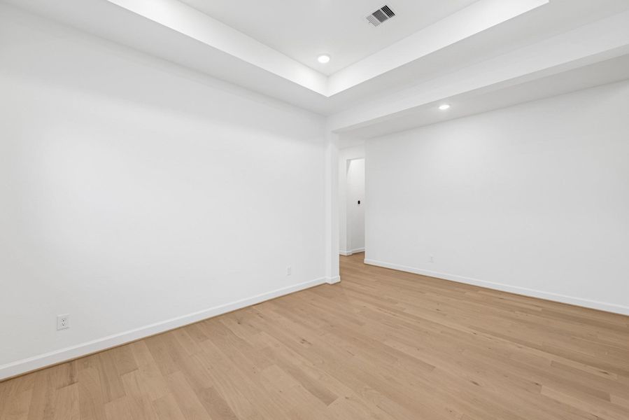 Spacious, unfurnished interior of a new home in Kresston - Enclave Collection, Montgomery (Image 23).