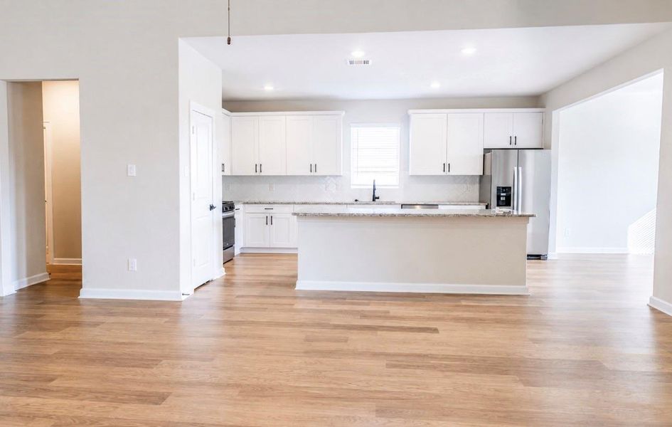 Spacious, unfurnished interior of a new home in Lago Mar, Texas City (Image 13). Spacious, unfurnished interior of a new home in Lago Mar, Texas City (Image 13).