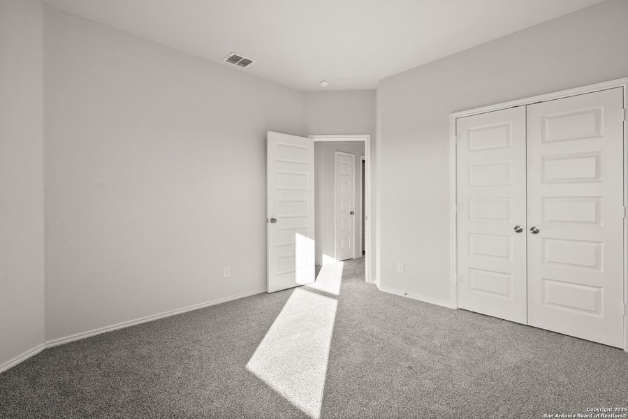 Spacious, unfurnished interior of a new home in Blue Ridge Ranch, San Antonio (Image 22).