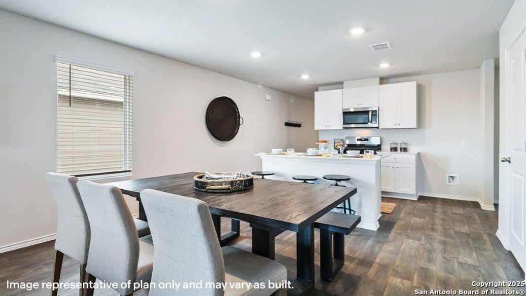Furnished interior view inside a new home in Avenida, Converse (Image 27). Furnished interior view inside a new home in Avenida, Converse (Image 27).