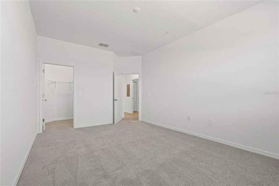 Spacious, unfurnished interior of a new home in Legends Cove, Bradenton (Image 22).