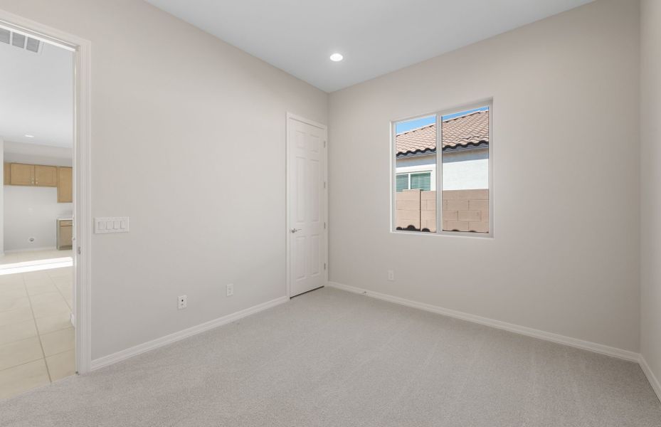 Spacious, unfurnished interior of a new home in Artisan at Asante, Surprise (Image 22).