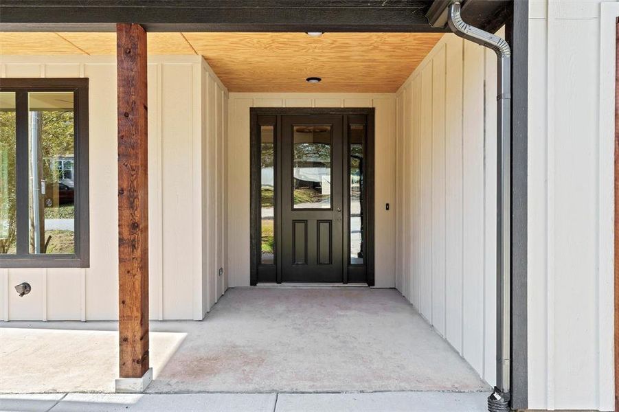 Doorway to property with a porch Doorway to property with a porch