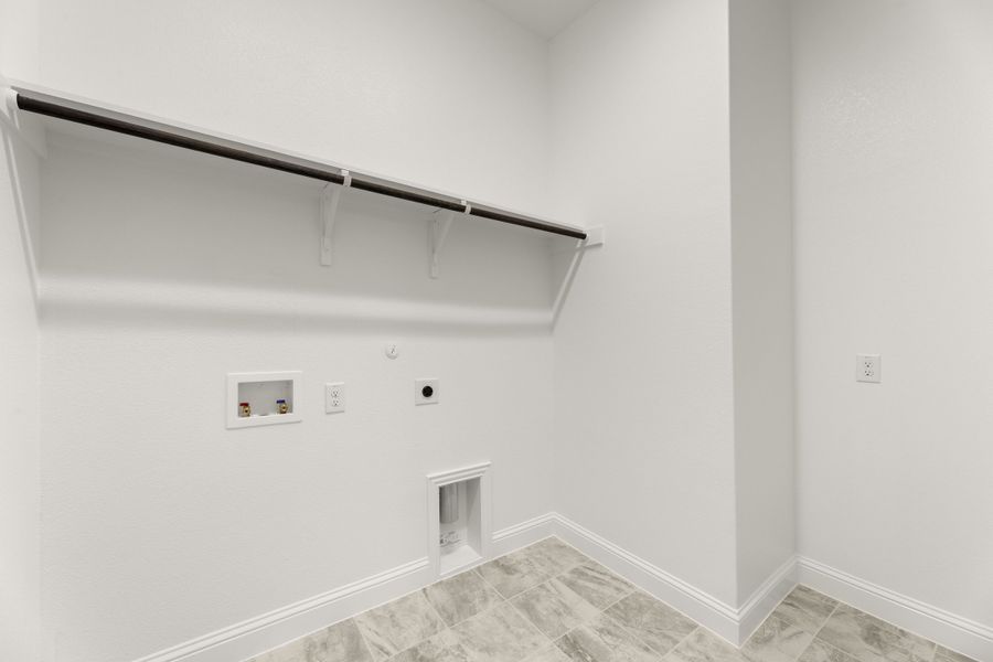 Spacious, unfurnished interior of a new home in Lake Shore Village, Rowlett (Image 21).