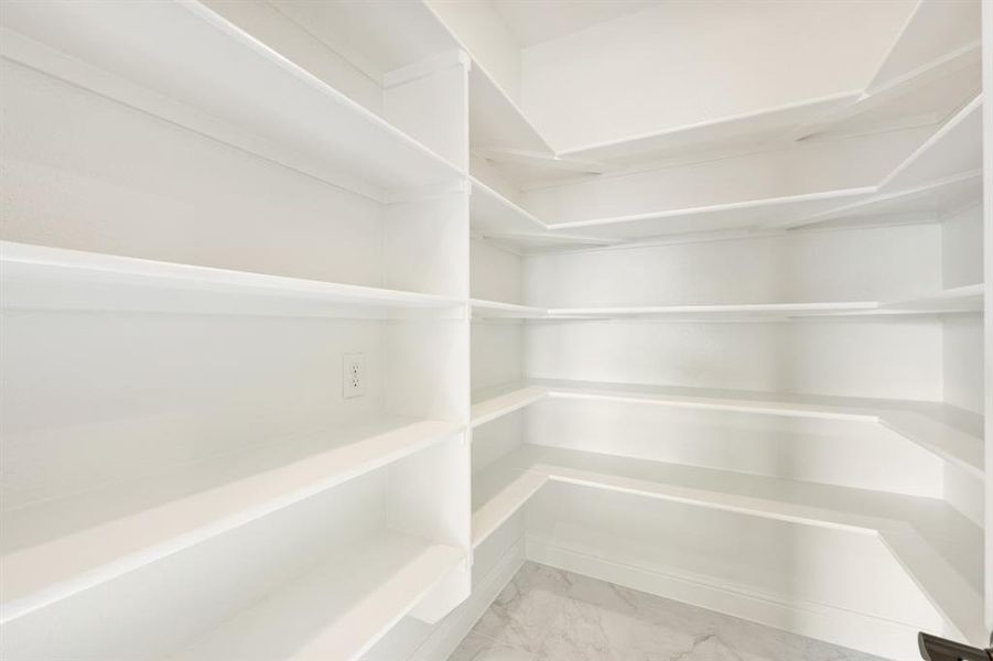 Spacious, unfurnished interior of a new home in Ridgepoint, Midlothian (Image 37).