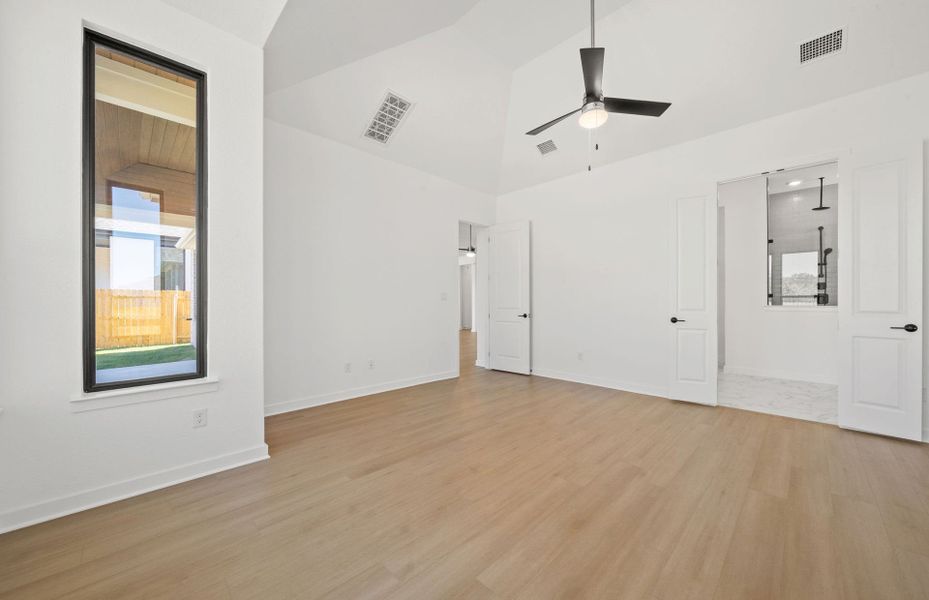 Spacious, unfurnished interior of a new home in 6 Creeks, Kyle (Image 37).