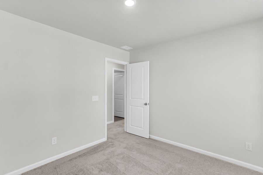 Spacious, unfurnished interior of a new home in , Summerville (Image 29).