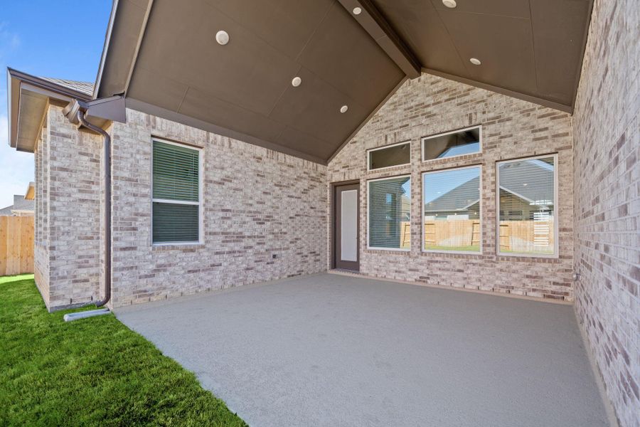 Exterior details and patio area of a home in Attwater, Waller (Image 3).