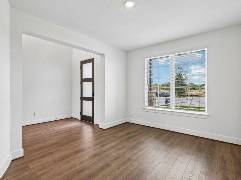 Spacious, unfurnished interior of a new home in Kingdom Heights, Rosenberg (Image 33).