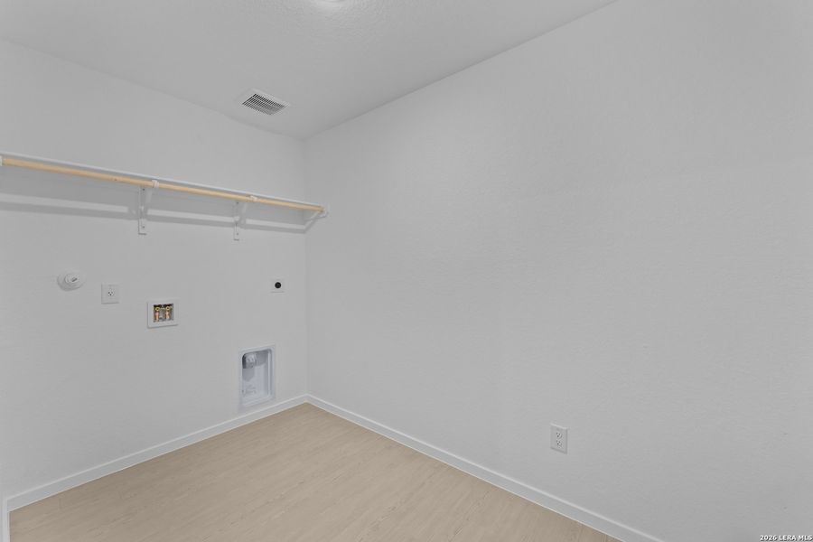 Spacious, unfurnished interior of a new home in Hidden Oasis, San Antonio (Image 28). Spacious, unfurnished interior of a new home in Hidden Oasis, San Antonio (Image 28).