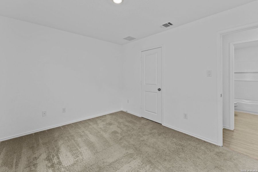 Spacious, unfurnished interior of a new home in , San Antonio (Image 19).