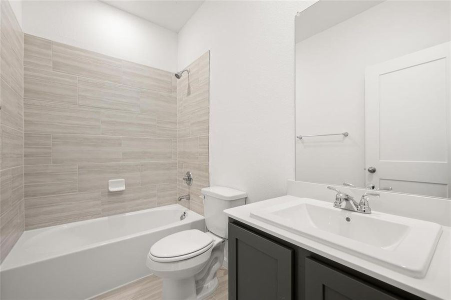 8204 Korat Vista Bathroom1