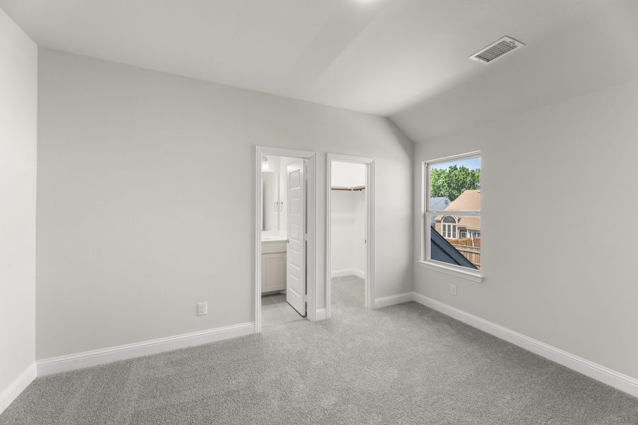 Spacious, unfurnished interior of a new home in Lake Shore Village, Rowlett (Image 27).