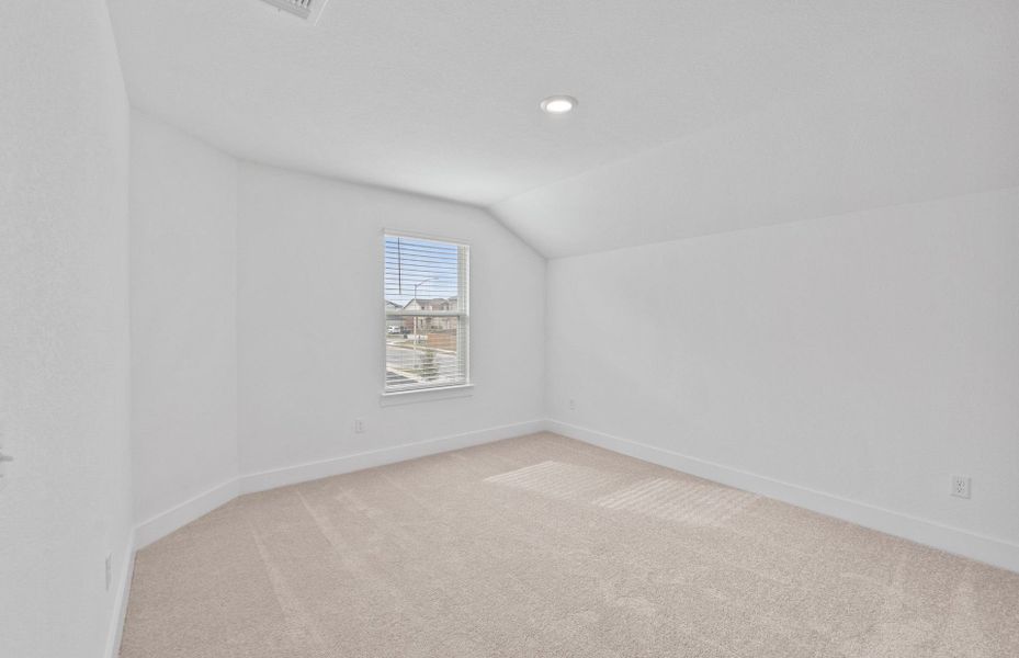 Spacious, unfurnished interior of a new home in Crosswinds, Kyle (Image 12).