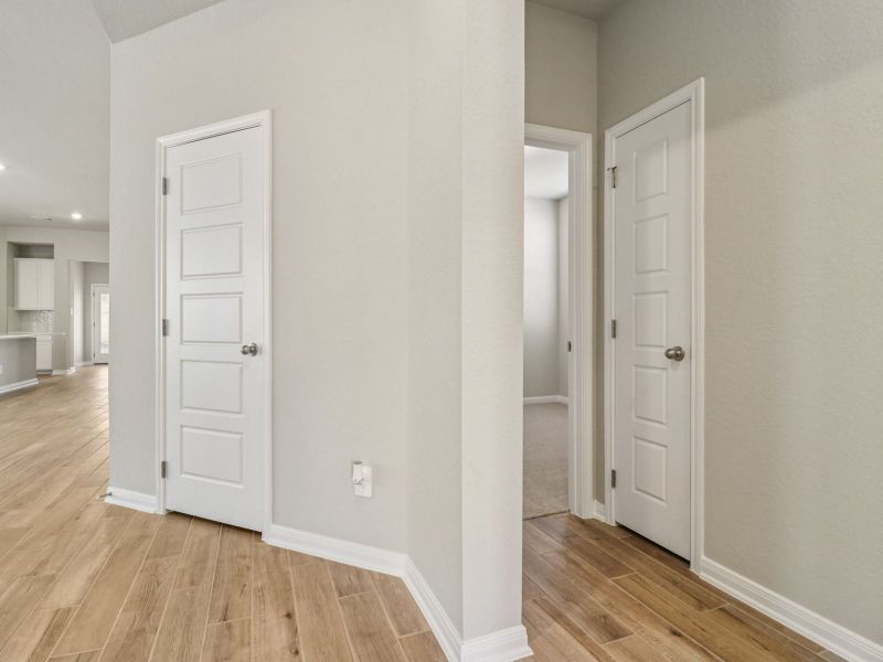 Spacious, unfurnished interior of a new home in Sagebrooke - Premier Series, San Antonio (Image 20).