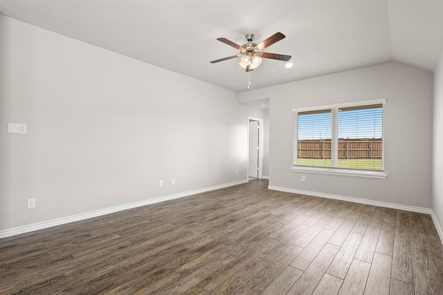 Spacious, unfurnished interior of a new home in Rocky Creek Crossing, Fort Worth (Image 12). Spacious, unfurnished interior of a new home in Rocky Creek Crossing, Fort Worth (Image 12).