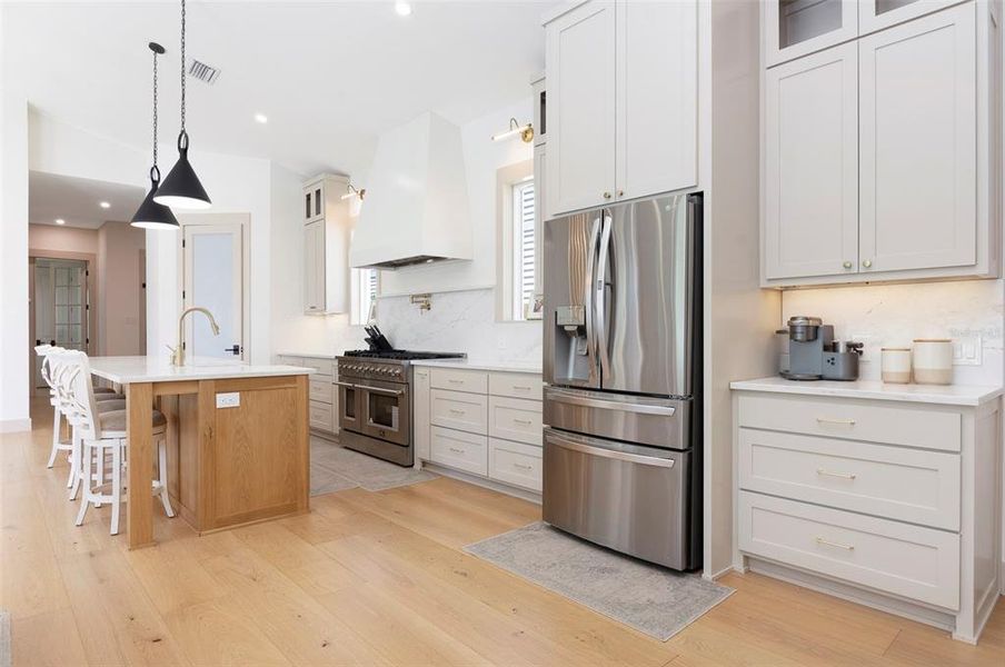Furnished interior view inside a new home in , St. Petersburg (Image 25).