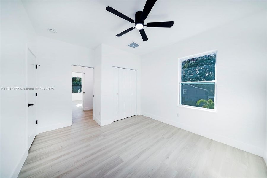 Spacious, unfurnished interior of a new home in , St. Petersburg (Image 23).