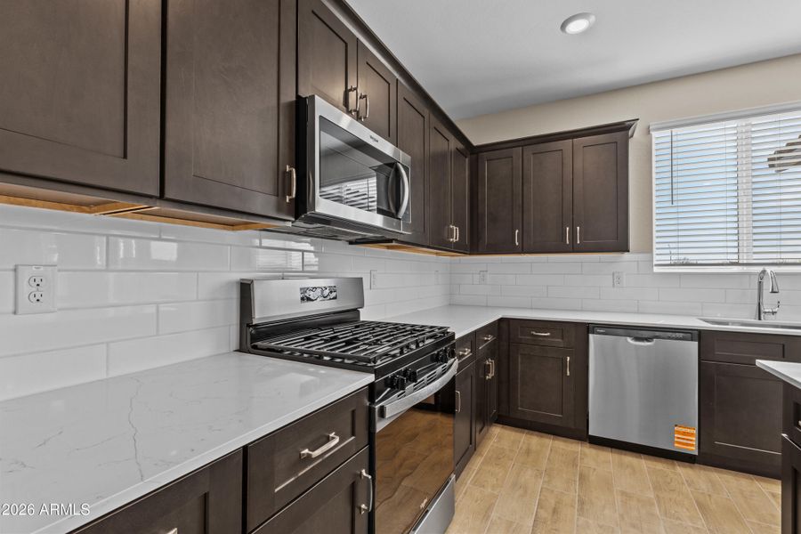 16805 W Cavedale Dr-06