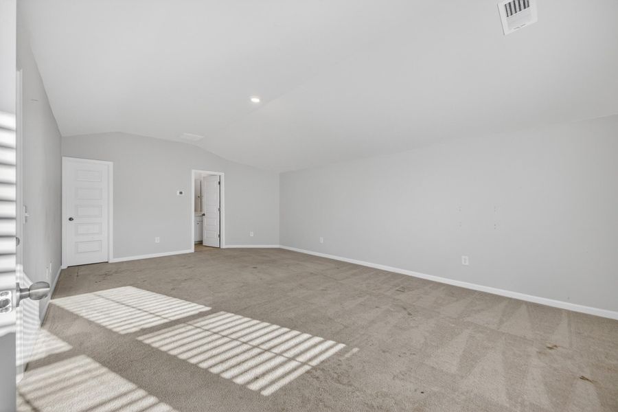 Spacious, unfurnished interior of a new home in Azalea Ridge at Summers Corner: Arbor Collection, Summerville (Image 37).