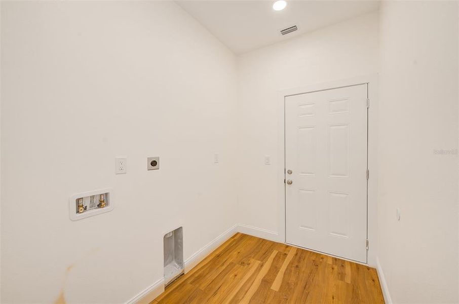 Spacious, unfurnished interior of a new home in , St. Petersburg (Image 22).