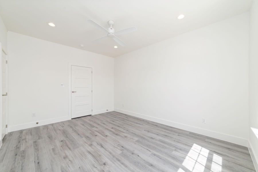 Spacious, unfurnished interior of a new home in , Houston (Image 22).