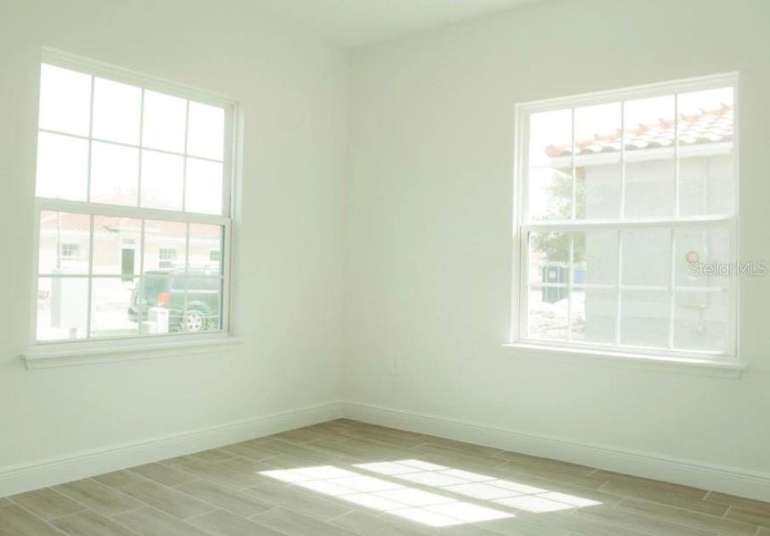 Spacious, unfurnished interior of a new home in , Kissimmee (Image 8).