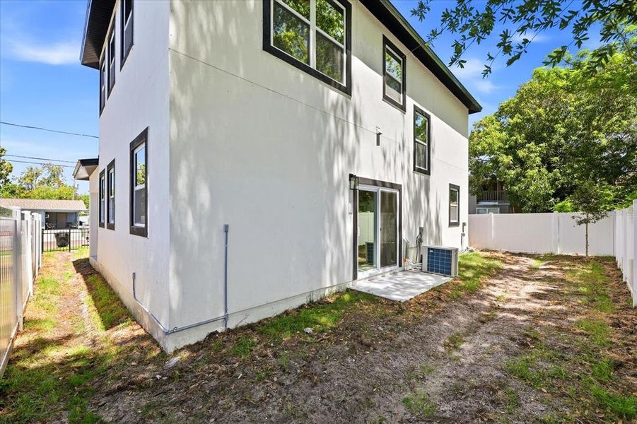 Exterior details and patio area of a home in , St. Petersburg (Image 32).