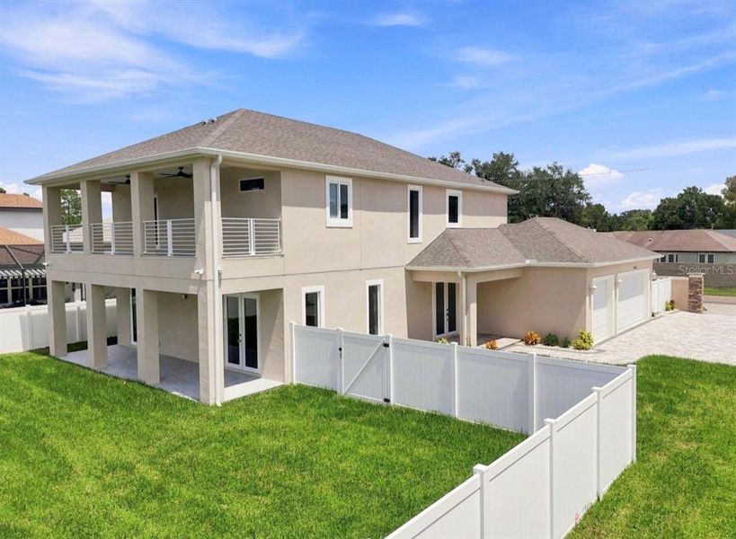 Exterior details and patio area of a home in , Tampa (Image 47).