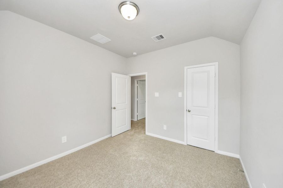 Spacious, unfurnished interior of a new home in Montgomery Ridge: Landmark Collection, Montgomery (Image 39).