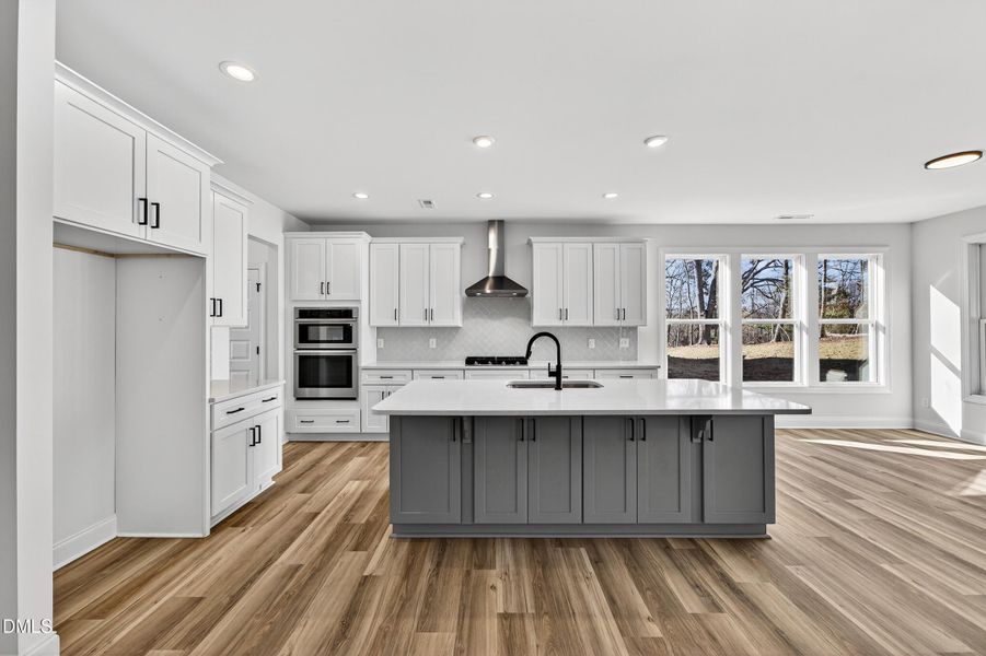 12 -122 w fountainhead lane, interior, k