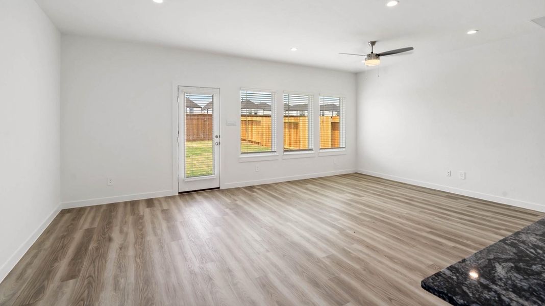 Spacious, unfurnished interior of a new home in Grand West, Houston (Image 8).