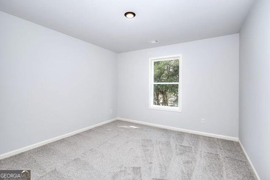 Spacious, unfurnished interior of a new home in , Hartwell (Image 8).