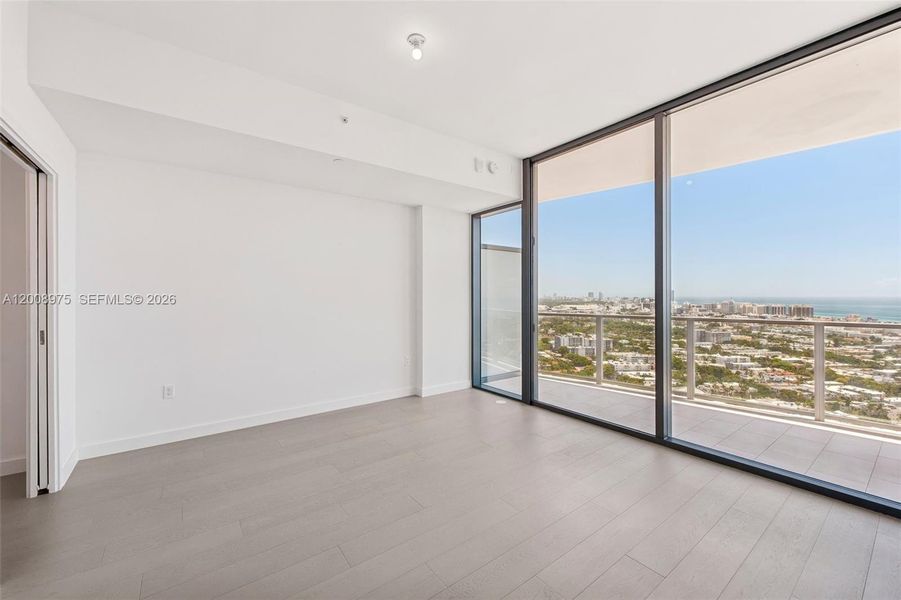 Spacious, unfurnished interior of a new home in Five Park, Miami Beach (Image 26).