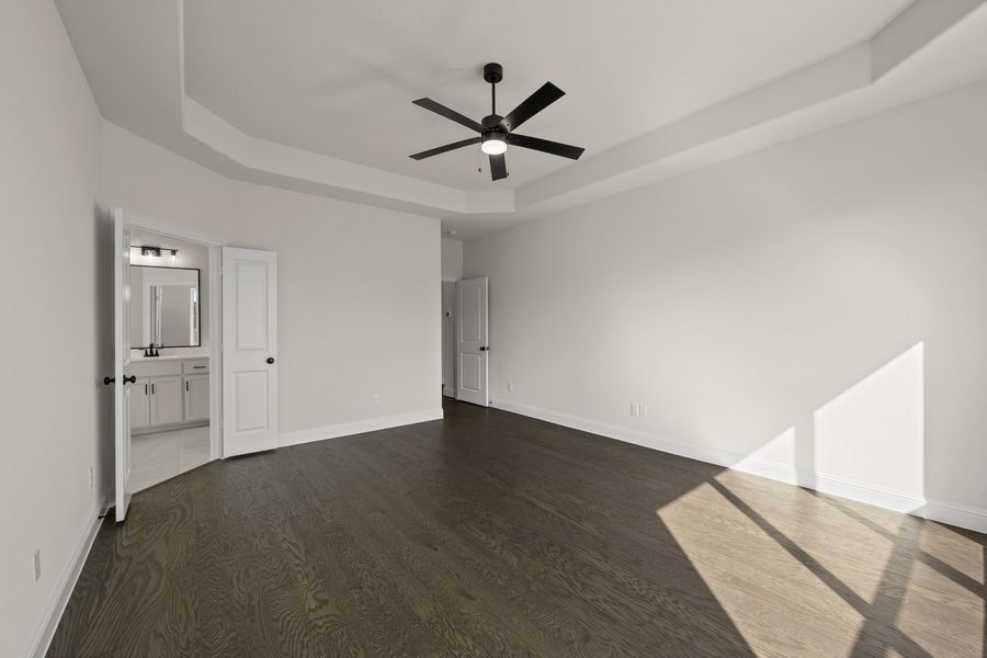Spacious, unfurnished interior of a new home in Myrtle Creek, Waxahachie (Image 25).