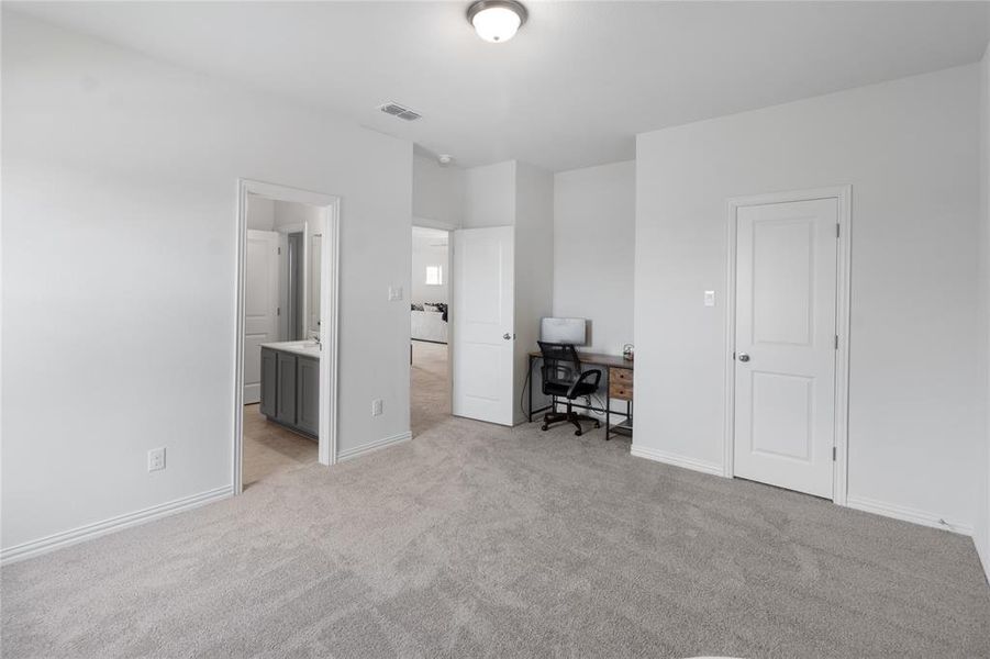 Spacious, unfurnished interior of a new home in Anna Ranch, Anna (Image 24).