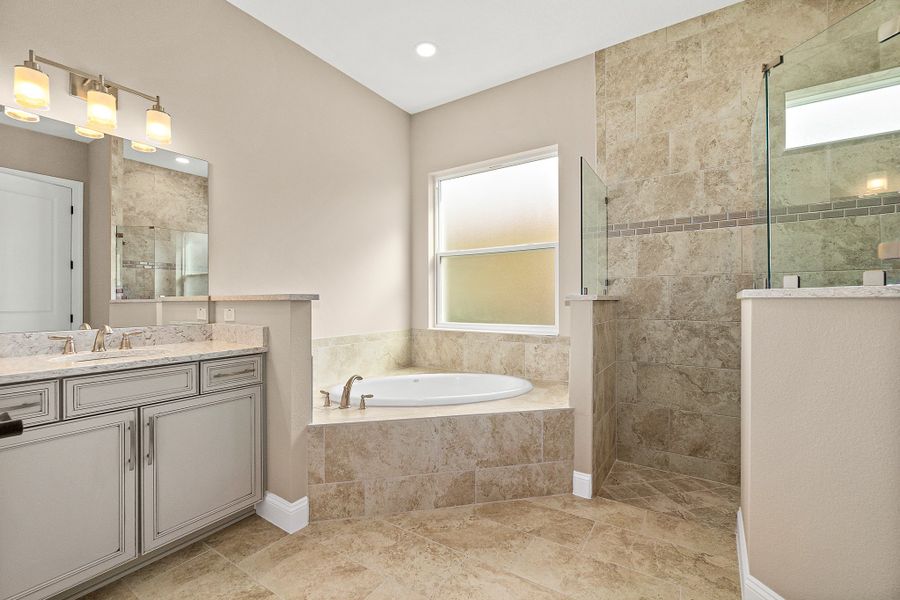 Pinehurst Owner's Tub and Shower